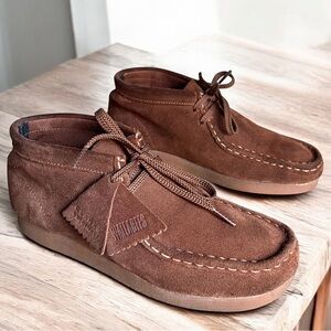 Clarks Wallabee Kids Wide Fit Lace Up Casual Boots Sz 5.5 Brown Suede Chukka